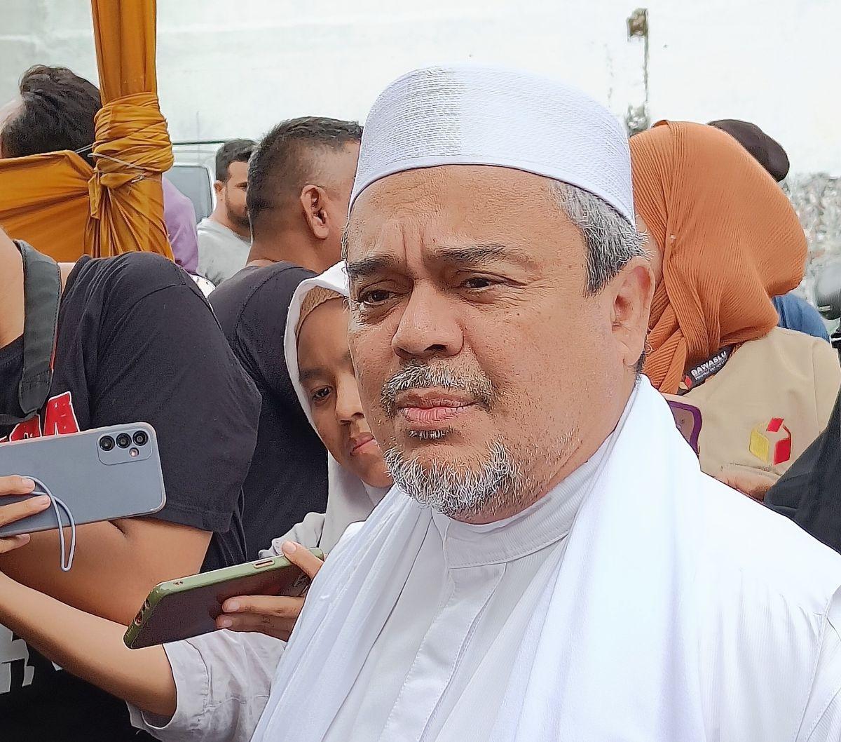 Sebanyak lima tokoh menyerahkan dokumen amicus curiae atau sahabat pengadilan terkait dua perkara Perselisihan Hasil Pemilihan Umum (PHPU) Pilpres 2024 kepada Mahkamah Konstitusi (MK) melalui pos pada Rabu.