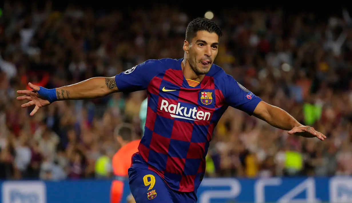 Pemain Barcelona Luis Suarez melakukan selebrasi setelah mencetak gol ke gawang Inter Milan pada lanjutan Liga Champions di Stadion Camp Nou, Barcelona, Spanyol, Rabu (2/10/2019). Barcelona menang 2-1 lewat gol Luis Suarez. (AP Photo/Emilio Morenatti)