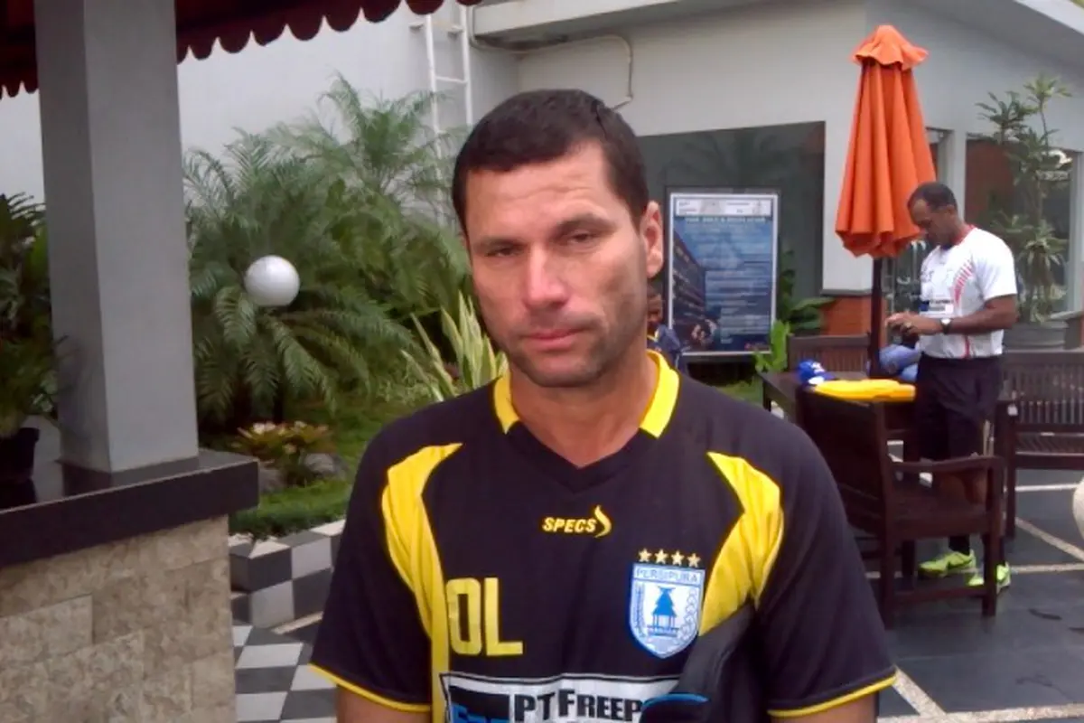 Pelatih Persipura Jayapura Osvaldo Lessa