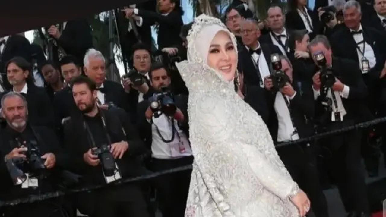 Debut di Festival Film Cannes 2025, Gaun Silver Syahrini Disebut Langgar Aturan