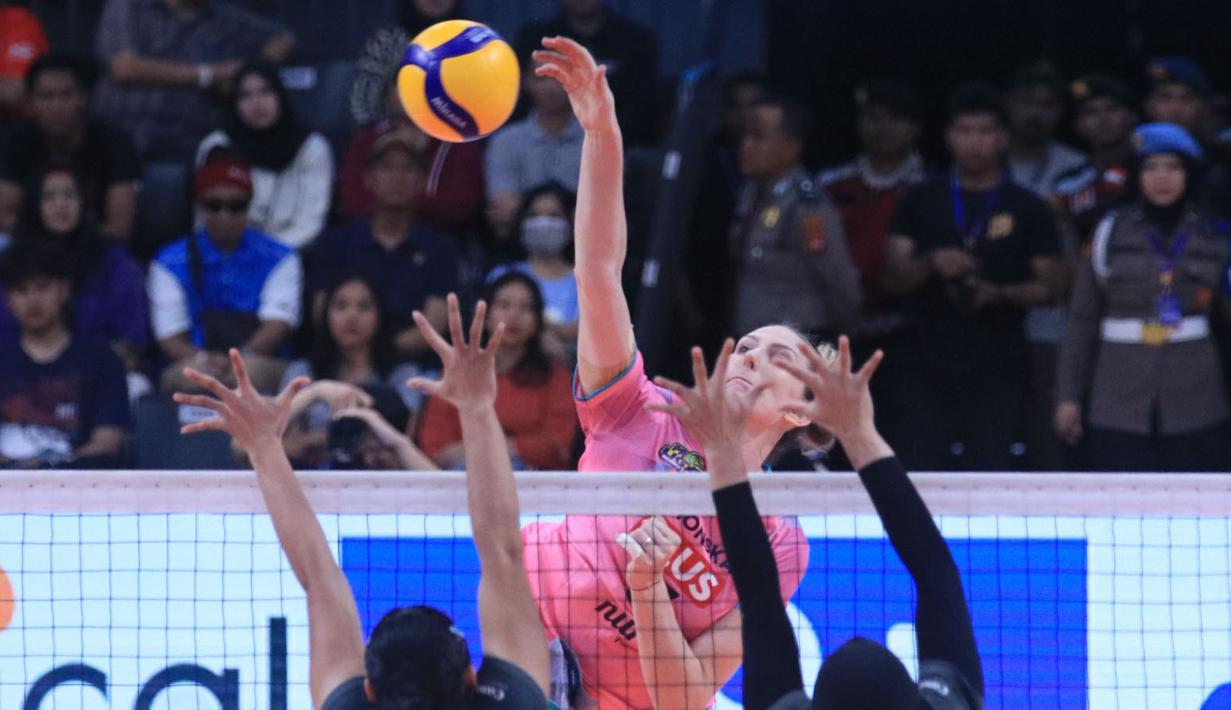 <p>Pemain Gresik Petrokimia Pupuk Indonesia, Polina Rahimova melepaskan spike saat menghadapi Jakarta Electric PLN pada laga seri keempat putaran kedua PLN Mobile Proliga 2024 di GOR Terpadu A. Yani, Pontianak, Sabtu (22/6/2024). Gresik Petrokimia Pupuk Indonesia kalah 0-3 (23-25, 18-25, 22-25). (Dok. PBVSI)</p>
