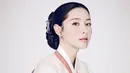 Lee Young Ae terlihat cantik memesona saat dirinya mengenakan hanbok. Lihat saja saat aktris cantik ini bermain dalam Jewel in the Palace. (Foto: soompi.com)