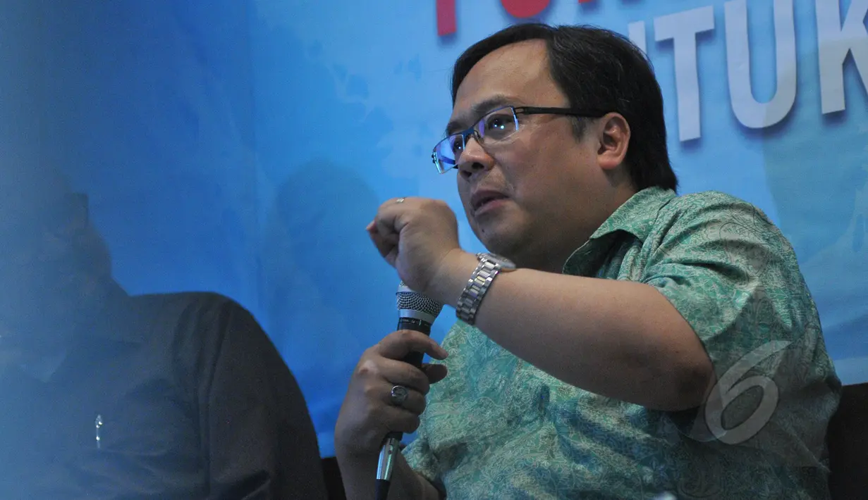 Menteri Keuangan Bambang Brodjonegoro saat menjadi pembicara dalam diskusi ekonomi politik di Jakarta, Minggu (24/5/2015). Diskusi tersebut mengangkat tema Menagih Janji Kesejahteraan Daerah. (Liputan6.com/Herman Zakharia)