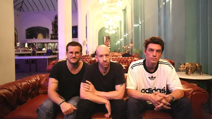 [Bintang] Siap Tampil Malam Ini, LANY Senang Kembali ke Indonesia