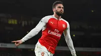 Penyerang Arsenal, Oliver Giroud melakukan selebrasi usai mencetak gol kegawang Manchester City pada lanjutan liga Inggris di Stadion Emirates (21/12). Arsenal menang atas City dengan skor 2-1. (Reuters/Dylan Martinez)