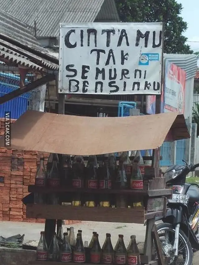6 Spanduk Jual Bensin Ini Unik Banget, Bikin Ngakak