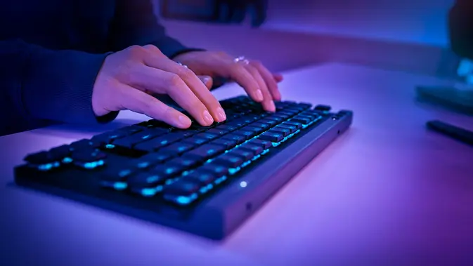 Keyboard gaming Logitech G515 menawarkan desain simpel dan minimalis tapi tetap diklaim mampu meningkatkan performa gaming (Foto: Logitech)