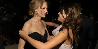 Taylor Swift memang tak begitu menyukai Justin Bieber. Namun ia masih bersahabat dengan Selena Gomez meski pelantun lagu Wolves tersebut balikan dengan sang mantan. (JOHN SHEARER / GETTY IMAGES NORTH AMERICA / AFP)