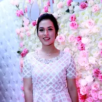 Wanita cantik yang menjadi favorit kaum adam ini merupakan bukti bahwa percaya diri dapat menambah tingkat kecantikan seorang wanita. (Wimbarsana/Bintang.com)