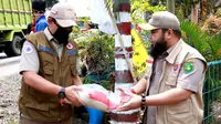 Air Mata Haru Korban Kebakaran Saat Terima Bantuan Wali Kota Bengkulu