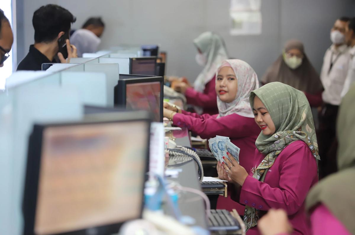 FOTO: Rupiah Menguat Tipis Namun Masih Bertahan di Level Rp18 Ribu