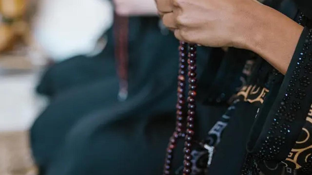 Dzikir dan Doa Salat Maghrib Sesuai yang Diajarkan Rasulullah, Amalkan Setiap Hari