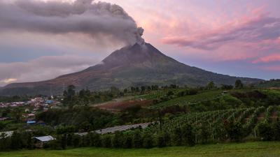 Enam Gunung Api Erupsi Serentak, PVMBG Pastikan Tidak Ada Keterkaitan