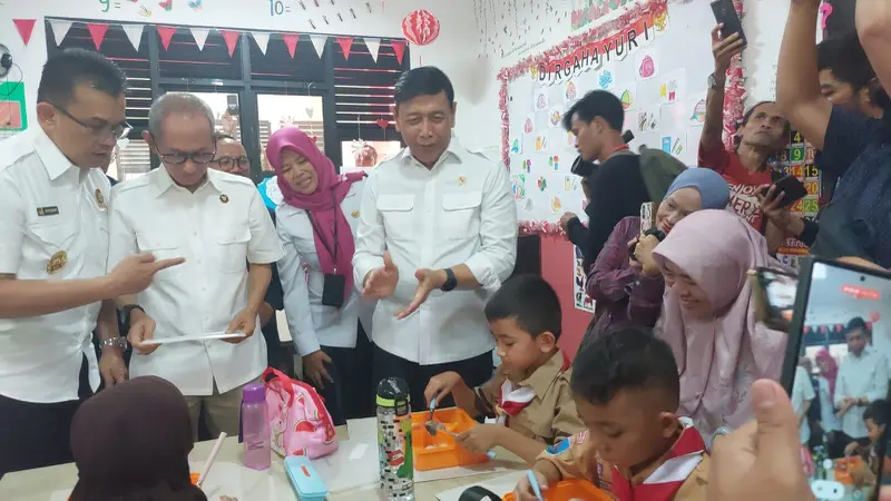 Wiranto Pantau Uji Coba Makan Bergizi Gratis di Kota Tangerang