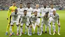 Para pemain starting XI Real Madrid berfoto bersama jelang menghadapi Atalanta pada laga Piala Super Eropa 2024 di Narodowy Stadium, Warsawa, Polandia, Rabu (14/8/2024). (AP Photo/Czarek Sokolowski)