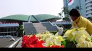 Satu minggu jelang pembacaan pidato kenegaraan oleh Presiden SBY, taman yang ada di depan gedung nusantara dirapikan, (8/8/2014). (Liputan6.com/Faisal R Syam)