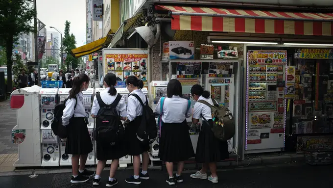 Tekan Biaya, SMA di Jepang Tawarkan Opsi Pakai Seragam Sekolah Buatan Uniqlo