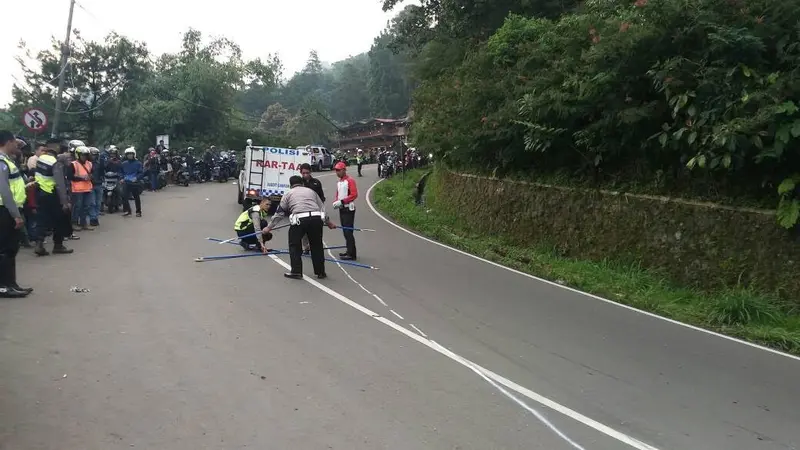 Polisi Olah TKP Kecelakaan maut di Ciloto, Puncak, Jawa Barat