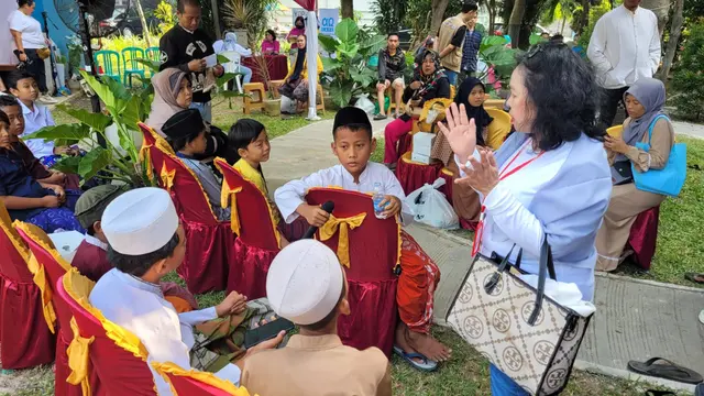 Alumni Fakultas Hukum Universitas Lampung (FH Unila 1984) mengadakan acara khitanan dan pengobatan umum untuk masyarakat sekitar perumahan Banjar Wijaya, Cluster Taman Italy RW 15, Tangerang Kota