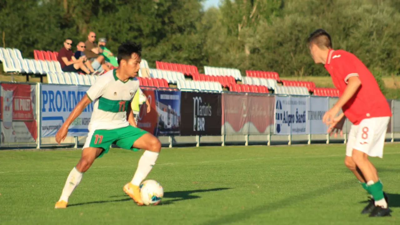 Gelandang Timnas Indonesia U-19, Witan Sulaeman ketika melawan Bulgaria U-19.