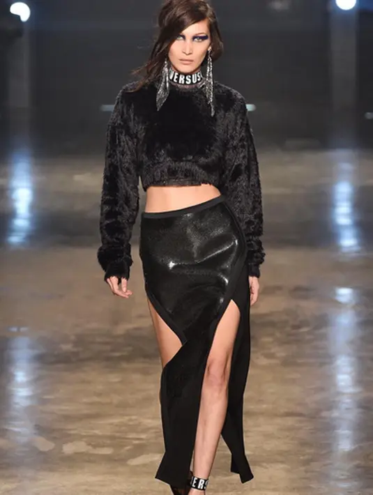 Kehidupan Bella memang selalu menjadi sorotan publik. Terlebih beberapa bulan silam ketika mantan pacarnya, The Weeknd telah memiliki kekasih hati yang baru, Selena Gomez.  (Instagram/bellahadid)