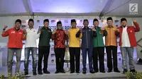 Sembilan sekjen partai politik pendukung Jokowi foto bersama usai bertemu dengan ketua dan komisioner KPU, Jakarta, Selasa (7/8). Kedatangan 9 sekjen tersebut untuk berkonsultasi terkait pendaftaran Capres dan Wapres. (Merdeka.com/Iqbal S. Nugroho)