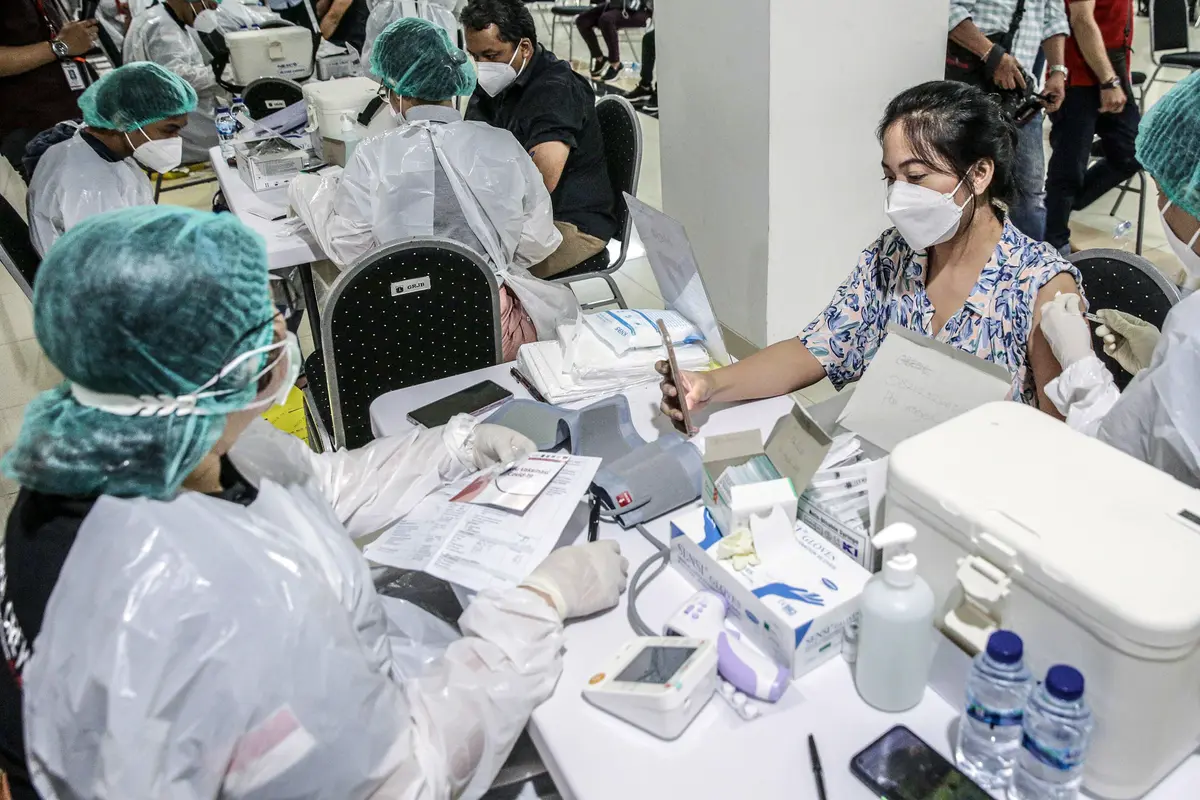 FOTO: 14.890.933 Orang Sudah Disuntik Vaksin COVID-19 Dosis Pertama
