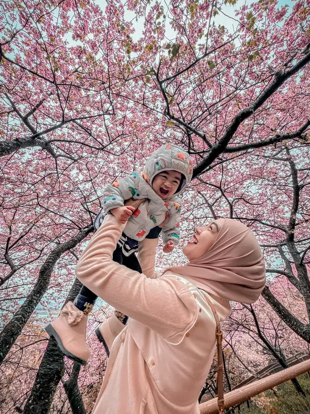 Potret Ria Ricis Liburan ke Jepang Bareng Moana di Tengah Proses Perceraian