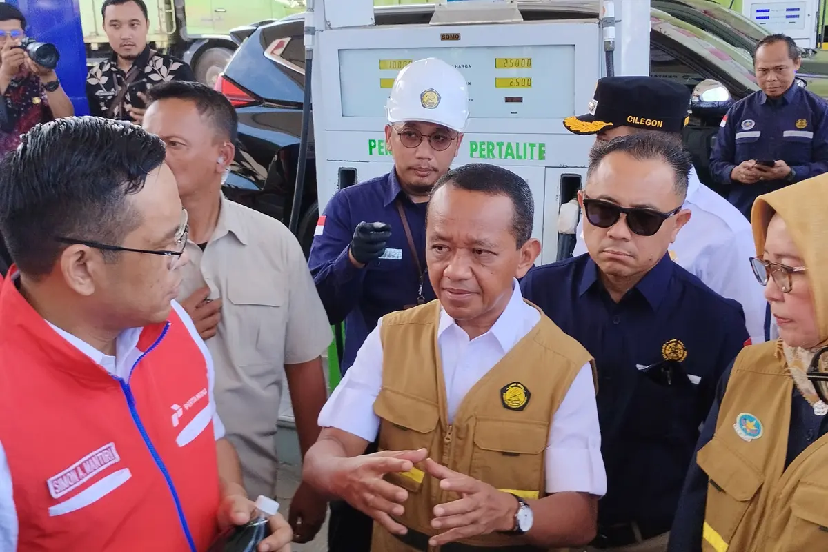 Menteri Energi dan Sumber Daya Mineral (ESDM), Bahlil Lahadalia kunjungan ke Kota Cilegon, Banten, Kamis (13/3/2025). (Foto: Liputan6.com/Gagas YP)
