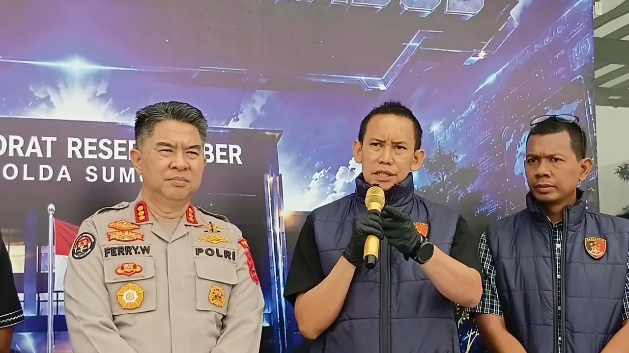 Polisi bongkar kasus wanita live berunsur pornografi di TikTok. (Liputan6.com/Reza Efendi)