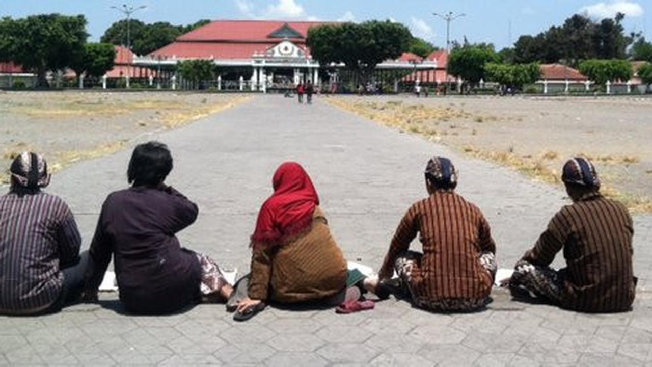 Digugat Rp 1 M, 5 PKL jalani Topo Pepe di depan Keraton Yogyakarta