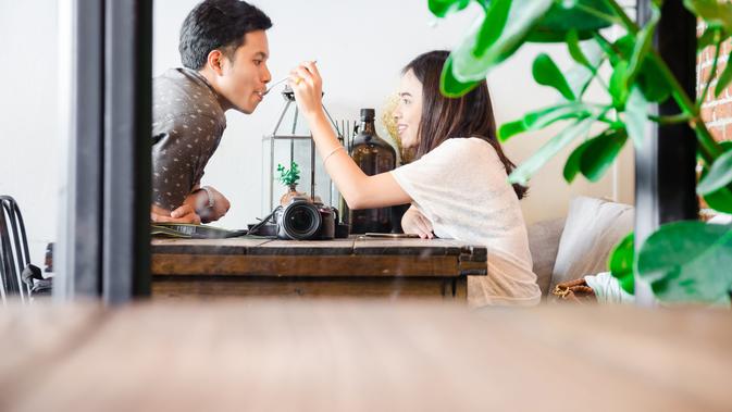 Kecocokan Zodiak Cancer dengan Aquarius Tentang Cinta ...