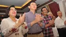 Cagub dan Cawagub DKI Jakarta Basuki Tjahya Purnama dan  Djarot Saiful Hidayat saat menghadiri deklarasi relawan perempuan Badja Darma di Jakarta, (23/10). Badja Darma merupakan relawan kaum ibu lintas iman, golongan dan suku. (Liputan6.com)