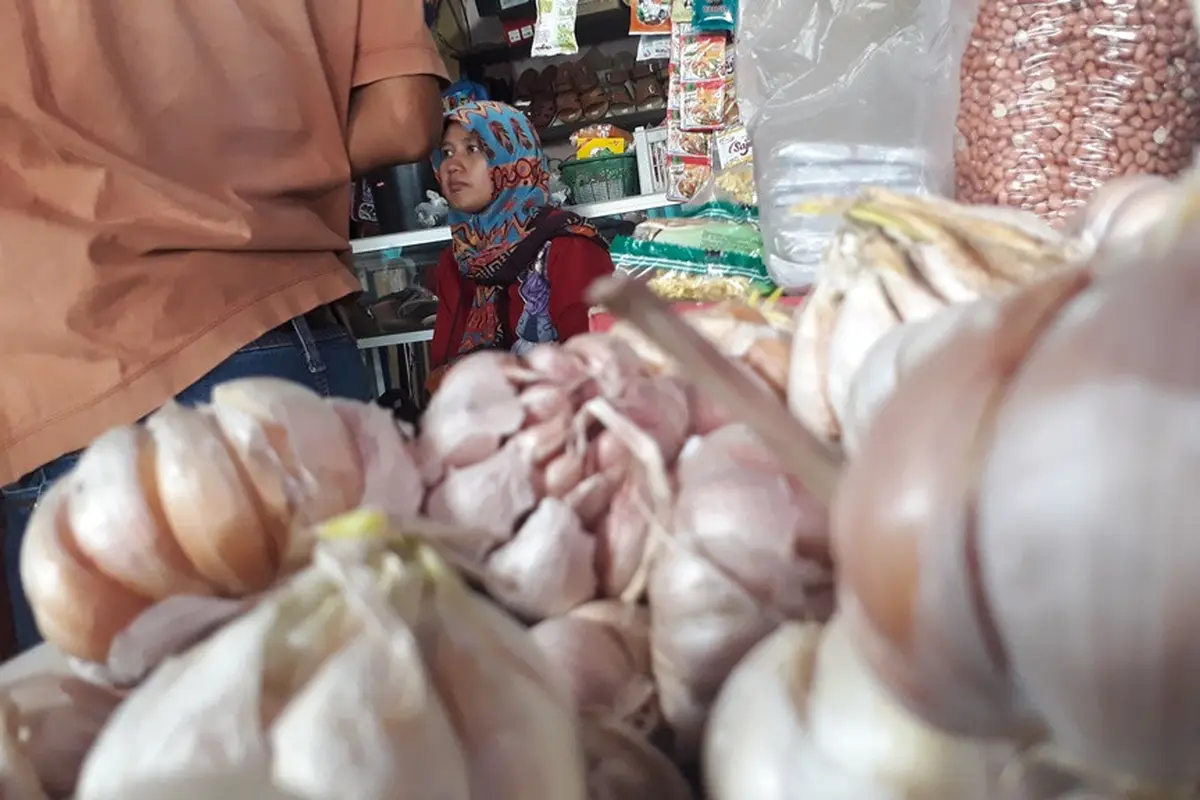Harga bawang putih merangkak naik pada Ramadan ini. (Foto: Liputan6.com/Muhamad Ridlo)