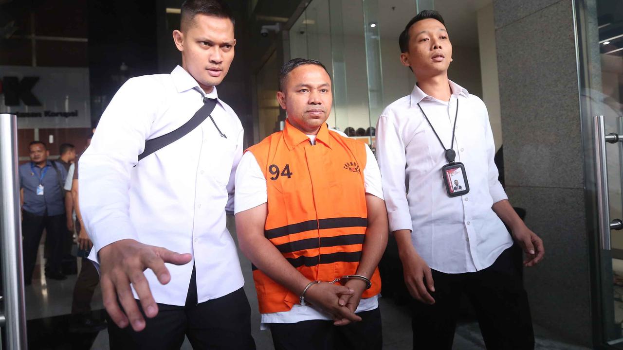 FOTO: Baru 9 Bulan Jadi Gubernur, Abdul Wahid Digelandang KPK dalam Kasus Pemerasan