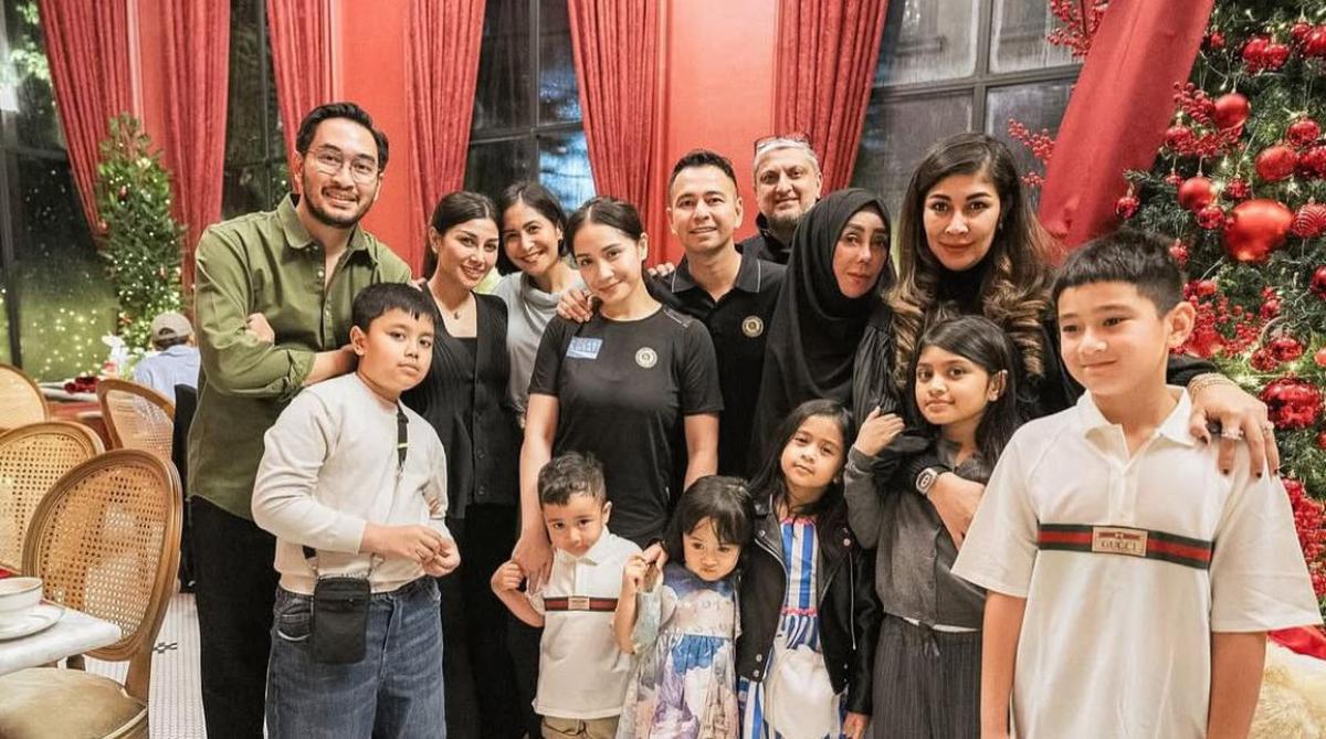 7 Potret Kemeriahan Ulang Tahun Mama Amy, Kejutan Manis dari Raffi Ahmad dan Keluarga Besar