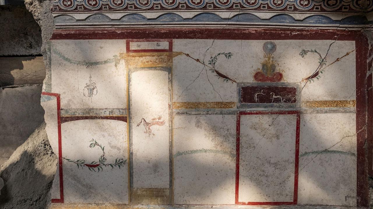 Penampakan Mural Mitologis Ditemukan di Reruntuhan Kota Kuno Pompeii
