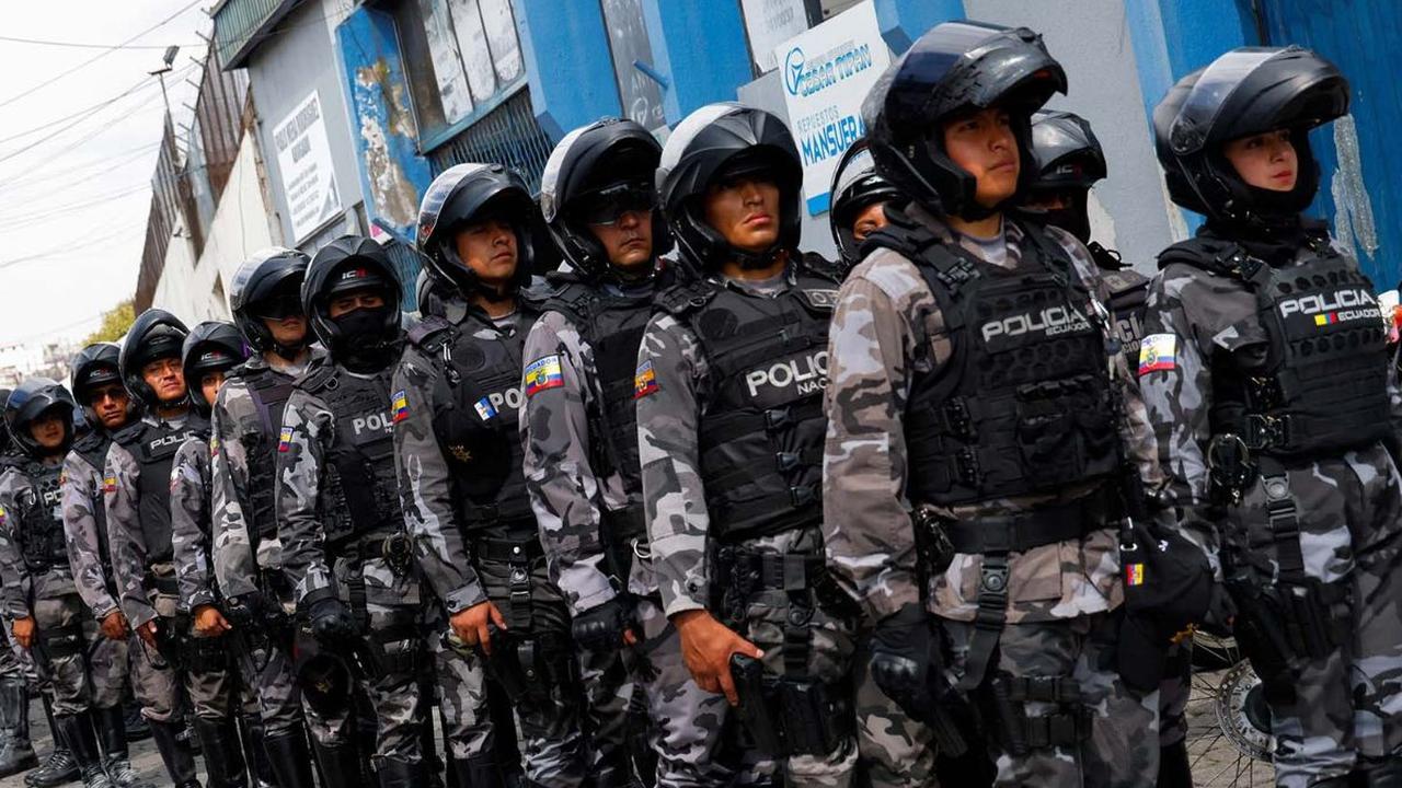 Ekuador mengumumkan keadaan darurat nasional setelah Adolfo Macias alias Fito, tahanan paling dicari di negara itu, menghilang dari penjara tempat dia ditahan pada Minggu (7/1/2024). Macias alias Fito merupakan gembong narkoba paling berbahaya yang memimp