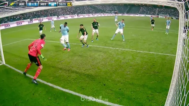 Berita video gol sontekan bawa klub lama Zlatan Ibrahimovic, Malmo, naik ke puncak klasemen Liga Swedia. This video presented by Ballball.