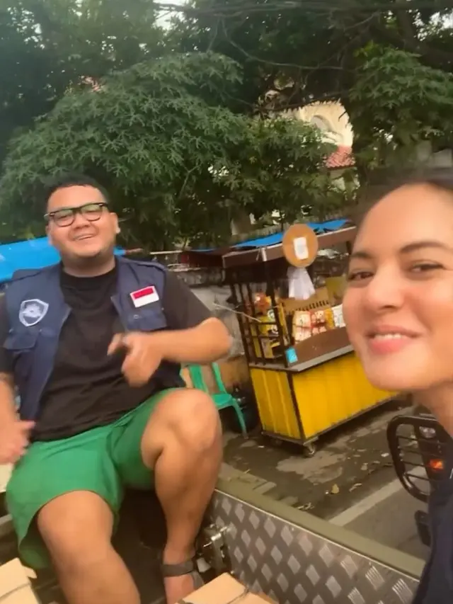 7 Momen Aurelie Moeremans Bagi 1.000 Nasi di Bulan Ramadhan Ini Banjir Pujian