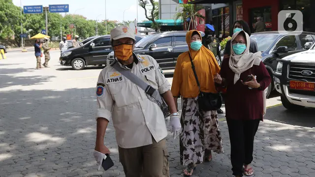Pemeriksaan dan Pengecekan Rapid Test Antigen di KM 57 Jakarta Cikampek
