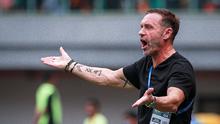 Ekspresi pelatih&nbsp;Persija Jakarta, Thomas Doll, dalam pertandingan pekan kesembilan BRI Liga 1 2023/2024 melawan Arema FC yang berlangsung di Stadion Patriot Candra Bhaga, Bekasi, Minggu (20/9/2023). (Bola.com/Bagaskara Lazuardi)