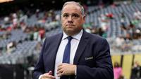 Presiden CONCACAF, Victor Montagliani, berjalan melintasi lapangan sebelum final Piala Emas CONCACAF 2025 antara Amerika Serikat dan Meksiko di Stadion NRG pada 6 Juli 2025 di Houston, Texas. (Omar Vega/Getty Images/Getty Images via AFP)