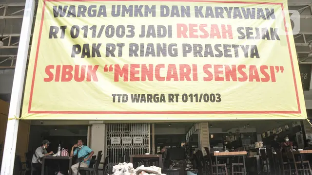 Makan Badan Jalan, Ruko di Pluit Dibongkar