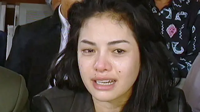 Dituding Memukul, Nikita Mirzani Menangis dan Pingsan