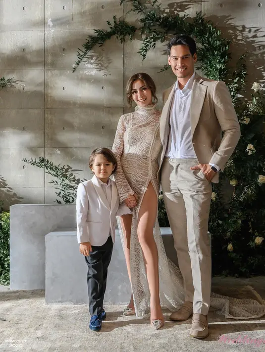 Dituliskan Jedar, dua tahunnya selama ini bersama Richard adalah hal yang sangat indah. Ia berharap akan terus seperti itu untuk ke depannya nanti. Terlebih soal meraih mimpi mereka selama ini. (Instagram/inijedar)