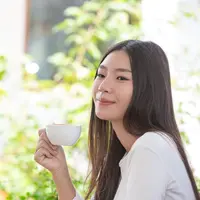 Kurangi intensitas bermain media sosial untuk cegah oversharing/copyright freepik