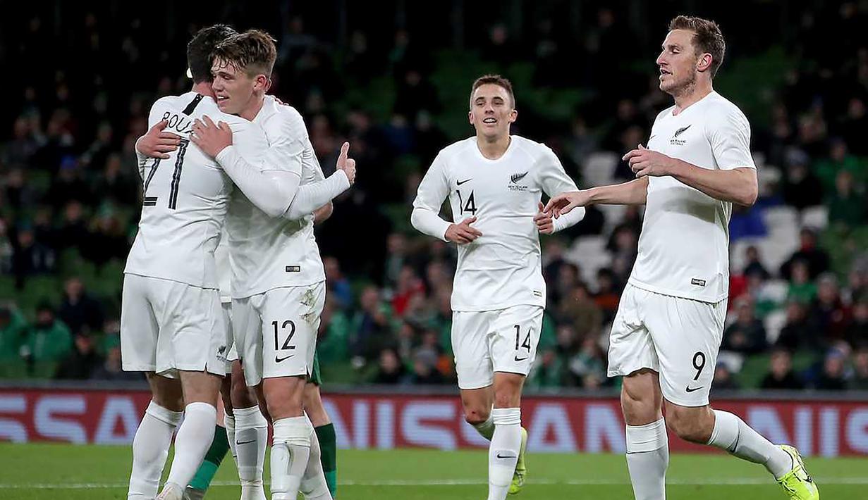 Jalur play-off antar-benua kedua adalah pemenang plaf-off Zona Oceania, Kepulauan Solomon menghadapi Selandia Baru akan berebut tiket dengan peringkat ke-4 Zona Concacaf (kemungkinan besar Kosta Rika). (nzfootball.co.nz)