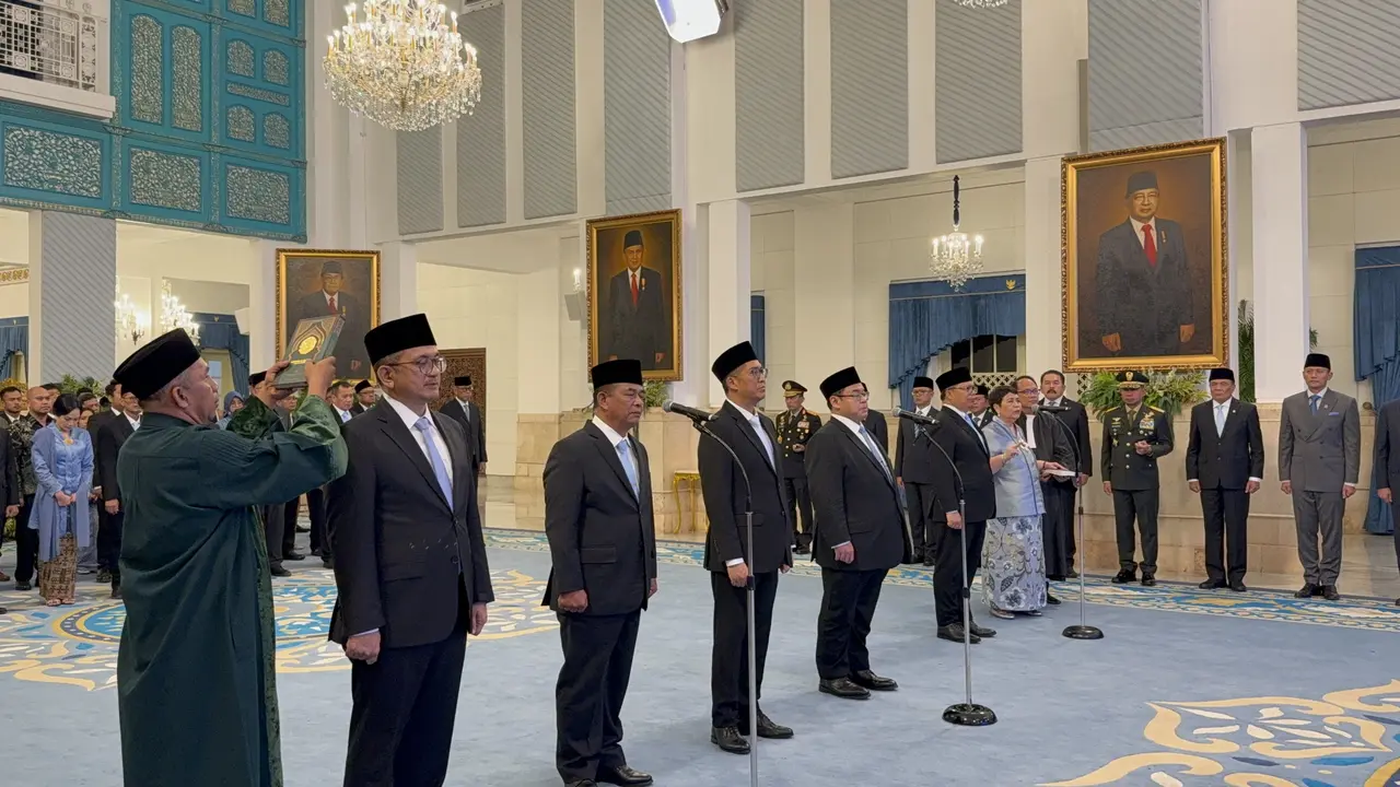 Presiden Prabowo Subianto melantik 6 Duta Besar (Dubes) Luar Biasa dan Berkuasa Penuh (LBBP) di Istana Negara, Jakarta, Jumat (19/12/2025).