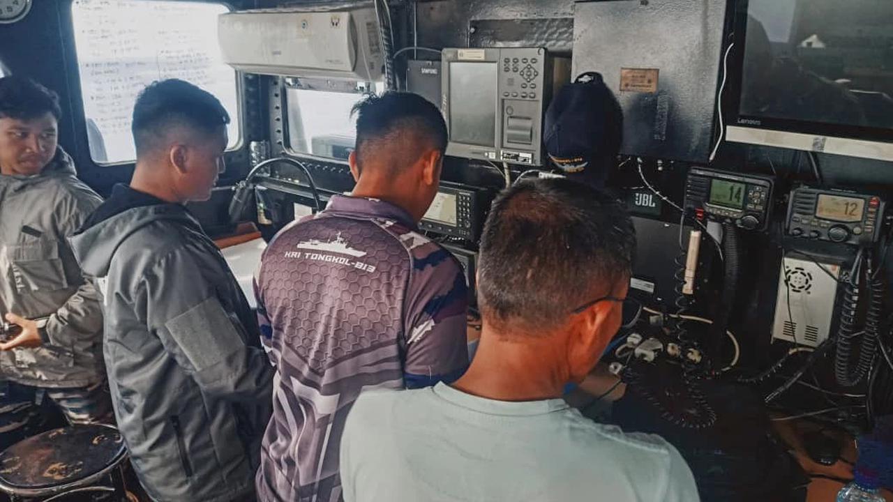 FOTO: TNI AL Amankan Kapal Pengangkut Limbah B3 di Selat Tioro